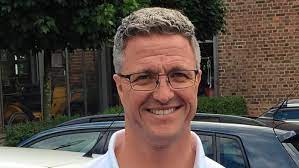 Wie groß ist sein vermögen heute und was bleibt nach der scheidung von cora? Uberraschung Bei Spontanbesuch Ralf Schumacher Dreht Werbung Im Meller Automuseum