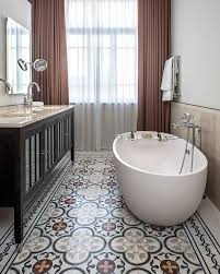Des Carreaux De Ciment Dans La Deco De La Salle De Bain Shake My Blog En 2020 Idee Salle De Bain Deco Salle De Bain Carreaux De Ciment Salle De Bain