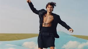 Harry styles is covering the latest issue of beauty papers in a rotation of fishnet tights, patent loafers, and blue suiting. Harry Styles Flaunts Tattooed Chest As He Makes Vogue History As First Male Cover Star Mirror Online