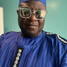 Wit pak, senatorkleding, traditionele herenkleding, Afrikaans trouwpak,  bruidsjonkerspak, bruidegompak AGBADA voor mannen, Agbada-stijlen, kaftan