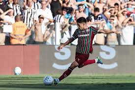 Fluminense entra em campo com ataque 100% estrangeiro