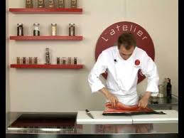Technique De Cuisine Lever Les 2 Filets D Un Saumon Youtube