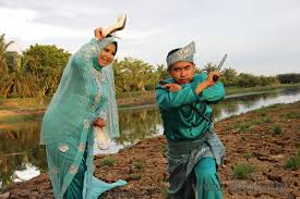 Daripada kau bazir masa main game tu, baiklah kau main dengan isteri kau. Kali Pertama Bertentangan Mata Dengan Bakal Isteri