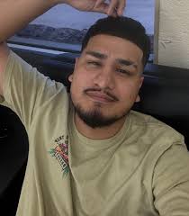 Hi!! My name is Aileen Alvarez aka @SetsByAileen 💖 I'm a licensed  cosmetologist who has been specializing in Acrylic nails for almost 3  years! I take pride in my work and love