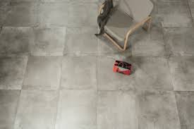 Ein Wohnbereich Welcher Seinen Charakter Durch Die Fliesen Von Frankeraumwert Hat Frankeraumert Tiles Fliesen Neuba Bodenfliese Fliesen Badezimmer Fliesen