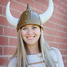 Heather Hutson's Instagram, Twitter & Facebook