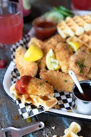 Hahnchen Nuggets Mit Butter Ahornsirup Waffeln Hahnchen Rezepte Herzhaft