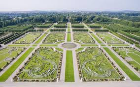 These 10 Royal Gardens From Around The World Offer Palatial Inspiration In Spades In 2020 Royal Garden Rose Garden Landscape Castle Garden