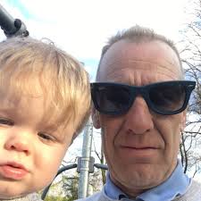 Hello, Does anyone know who owns the horses in abbots Langley very near to  leavesden. There's two beautiful fields opposite houses. I would really  like to speak to the person who owns