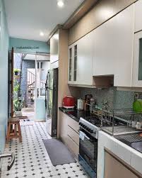 Desain dapur minimalis dan meja kursi makan lemari makan untuk dapur rumah minimalis indonesia. 6 Contoh Desain Dapur Belakang Dekat Teras Belakang Helloshabby Com Interior And Exterior Solutions