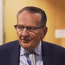 Derek Earl's Instagram, Twitter & Facebook