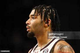 Collin Murray-Boyles of the South Carolina Gamecocks drives to the... News  Photo