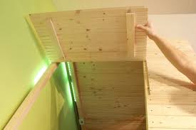 127 cm zwischen schlaffläche und boden, 147 cm zwischen schlaffläche und boden. Damit Man Die Matratze Bzw Das Bettlaken Im Hochbett Leichter Wechseln Kann Ist Das Dach Auf Dieser Seite Aufklapp Diy Spielhaus Kinder Spielhaus Spielhauser