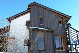 Eine holzfassade schützt die hauswand, überdeckt blätternde farbe und eignet sich zur zusätzlichen dämmung. Holzfassaden Larche Fichte Natur Lasiert Verputzt Vom Holzbaumeister In Graz