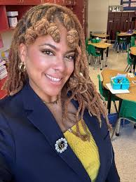 Helping Our Future ✨👩🏽‍🏫 #loc #locs #locnation #richellegemini  #locstylesforwomen #share #pretty #teacher