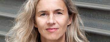 L'auteur, delphine de vigan sait captiver l'attention des lecteurs et joue avec. Delphine De Vigan Un Nouveau Roman Tres Attendu Fin Aout Hachette Fr