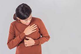 Terkadang ada benjolan di payudara dan terasa nyeri saat sedang hamil. Nyeri Dada Pada Ibu Hamil Apa Penyebabnya