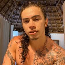 Whindersson nunes batista (palmeira do piauí, 5 de janeiro de 1995), é um comediante, youtuber, cantor e ator brasileiro, conhecido pelos seus vídeos de humor no youtube desde 2013. Veja Cinco Vezes Que Whindersson Nunes Foi Solidario Com O Proximo Entretenimento R7 Famosos E Tv