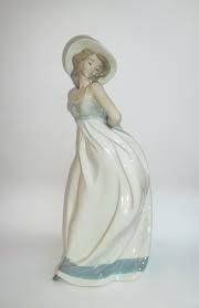 Nao Lladro Daisa Girl Porcelain Figurine 1992 Made In Spain Lladro Porcelain Figurines Lladro Figurines