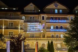 Im grand hotel sonnenbichl erwarten sie gemütliche zimmer mit einzigartigem blick auf die zugspitze! Thai Democracy Defender Fund We Abolish The Monarchy In Thailand