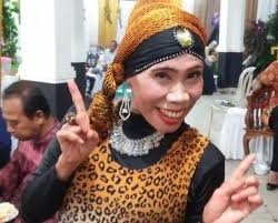 Aktris senior yang kerap disapa mbak pur ini meninggal setelah berjuang melawan kanker rahim yang sempat menjalani perawatan selama 40 hari, purwaniatun menghembuskan napas terakhirnya pada 23 maret 2020. 9 Artis Tanah Air Yang Meninggal Di Tahun 2020 Terbaru Pelawak Omas