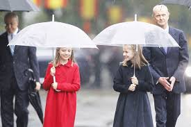 Born april 29, 2007 in madrid) is the second child of king felipe vi and queen letizia. Micutele Printese Leonor Si Sofia Aparitie Fermecatoare La Sarbatoarea Nationala A Spaniei Perfecte Ro