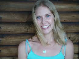 About freelance ocean storyteller Melissa Hobson, the Ocean Writer