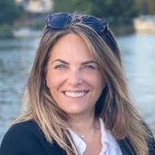 Amy Cole's Instagram, Twitter & Facebook