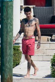 Dec 01, 1993 · zayn malik. Zayn Malik Tattoos Explained From His New Head Inking To Gigi S Eyes And The Perrie Edwards Arm Design
