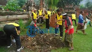 Menurut ahli antropologi indonesia, koentjaraningrat, gotong royong yang dikenal masyarakat indonesia memiliki dua jenis, yakni tolong menolong dan kerja bakti. Gambar Orang Gotong Royong Di Masyarakat Rahman Gambar
