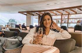 Becca Kufrin Mocks Arie Luyendyk Jr S Baby Announcement