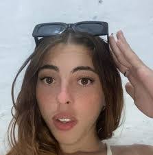 Laura Recio's Instagram, Twitter & Facebook