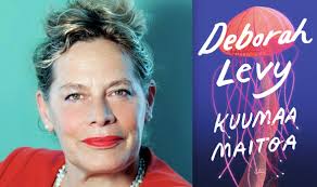 Mikä äitiä oikein vaivaa? Arviossa Deborah Levyn Kuumaa maitoa