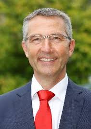 INSTRUKTION VS. SELBSTREGULATION IM SPORTSPIEL