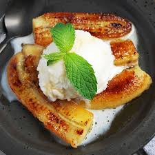 Caramelized Banana Slices With Vanilla Ice Cream