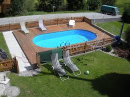 Ovales Stahlwandpool Mit Holzumrandung Hinterhof Pool Landschaftsbau Kleiner Pool Design Gartenpools
