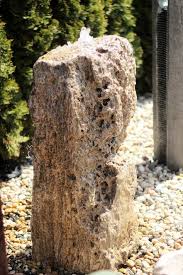 Quellstein Sprudelstein Wasserspiel Naturstein Muschelkalk Gartenbrunnen Wasser Im Garten Ausstellung In Aussergewohnlic Natursteine Wasser Im Garten