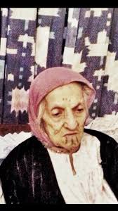 وشم عربي على وجه ارمني تجاوز عمرها المائة وخمسة أعوام، هذه اكبر معمرة  ارمنية ما تزال ذاكرتها تتنفس قصصا محفورة على وجهها وبين ذراعيها. "اراكسي  بابازيان" كانت تبلغ الخامسة اثناء الإبادة التركية