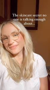 Elena Beasley's Instagram, Twitter & Facebook