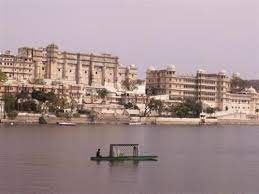 It was the setting of many movies, including the 13th james bond film, octopussy. Udaipur Rajasthan In Indien Reiseinfos