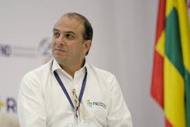 El defensor del pueblo de colombia, carlos alfonso negret mosquera, y el defensor del pueblo de venezuela, alfredo josé ruiz angulo, instan a los conciudadanos a unir esfuerzos como pueblos hermanos al hacer frente a este desafío y a cuidarse mutuamente para superar esta contingencia. Carlos Camargo Es El Nuevo Defensor Del Pueblo El Espectador