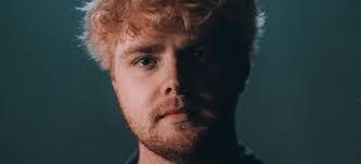 Alex Wallen's Instagram, Twitter & Facebook