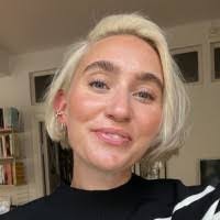 Julie Lantz's Instagram, Twitter & Facebook