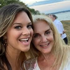 Dewanda Coleman's Instagram, Twitter & Facebook