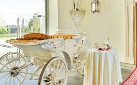 Jahrhundert erbautes jagdschloss, das heute als hotel genutzt wird. Heiraten Im Schloss Bensberg Auf Koln Deluxe Mehr Erfahren