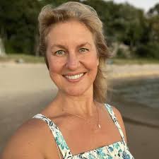 I love Emily in Paris. Have been watching it for years with my daughter.  It's totally unrealistic and over-the-top which is what makes it so much  fun. People need to just take