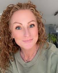 Danielle Stanton's Instagram, Twitter & Facebook