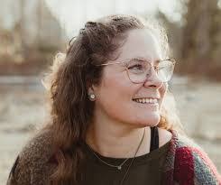 Samantha Marra's Instagram, Twitter & Facebook