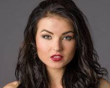 Veronica Lavery's Instagram, Twitter & Facebook