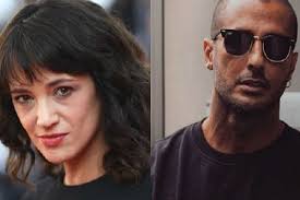 Fabrizio corona ha rilasciato una lunga intervista parlando apertamente del riavvicinamento con la argento e del loro rapporto intimo. Asia Argento E Il Messaggio D Addio A Fabrizio Corona Zz7 Curiosita News Ed Informazioni